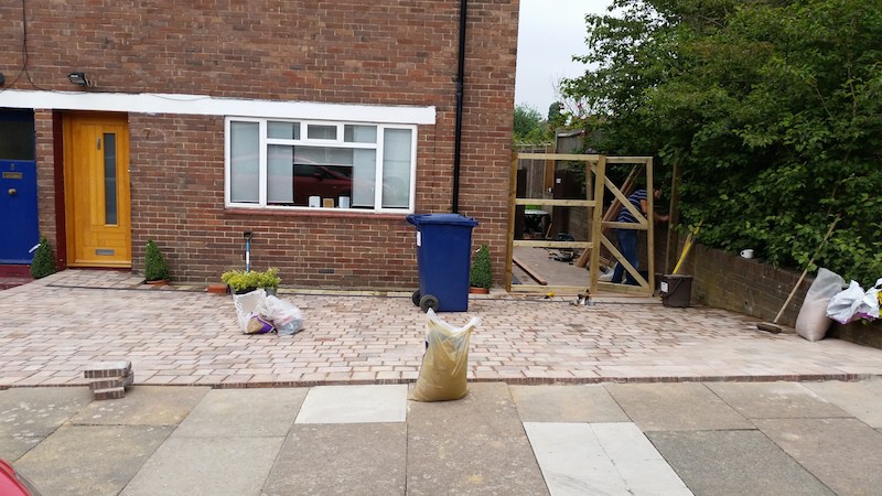 Laying block paving, tegula mix natural