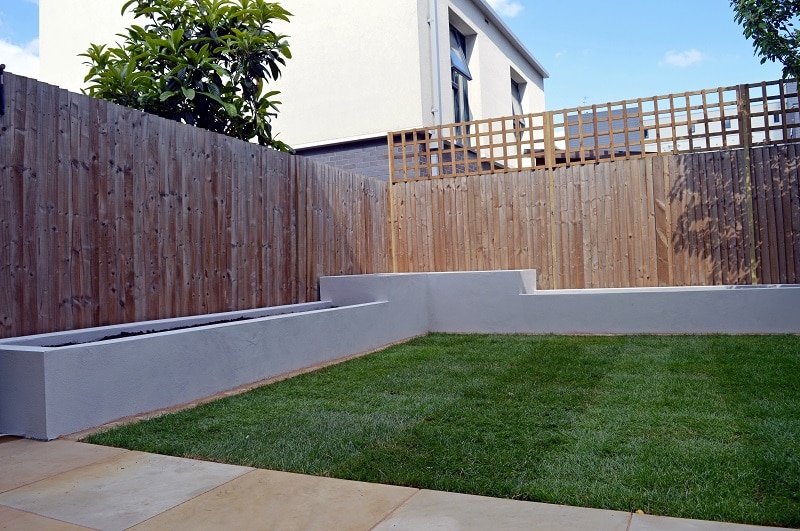 wooden garden fencing ideas, feather edge panels with trellis
