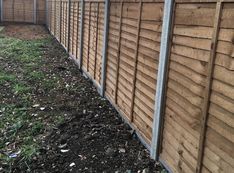 wooden-garden-fencing-ideas-fence-posts