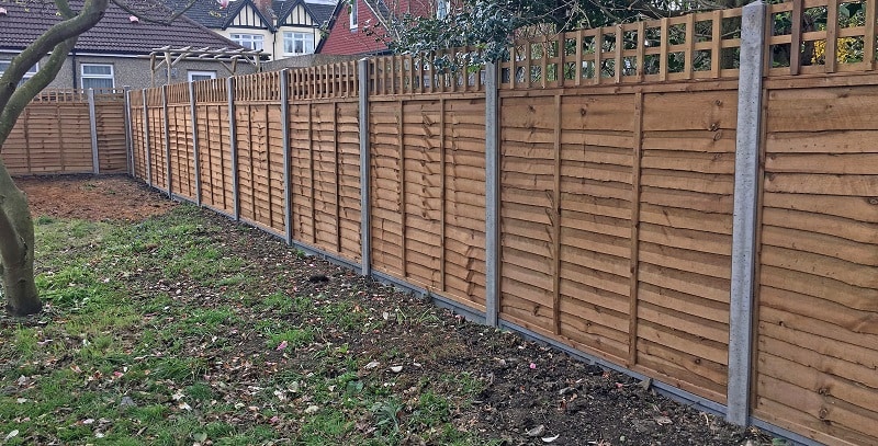 wooden garden fencing ideas, overlap panels