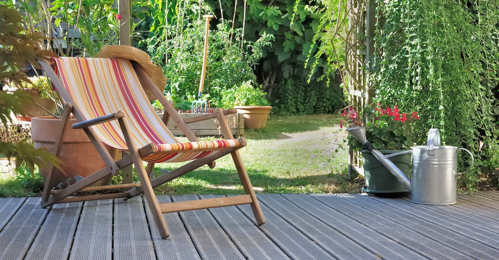 garden-decking-ideas-deckchair-image
