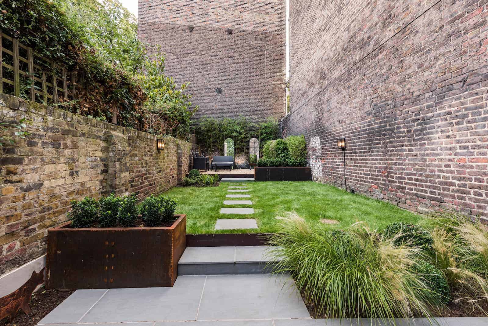Simple-planting-and-landscaping-in-different-levels-in-North-London