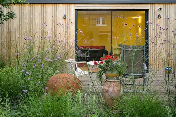 summerhouse garden nw6 london millboard decking