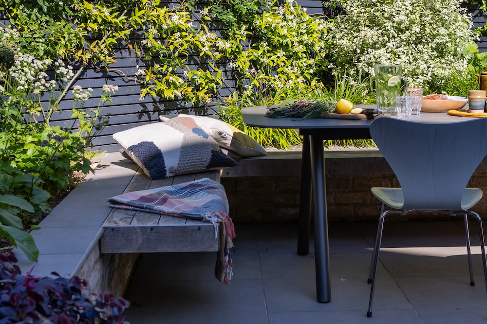 garden build highbury sarah kay design ellie walpole photography floating bench